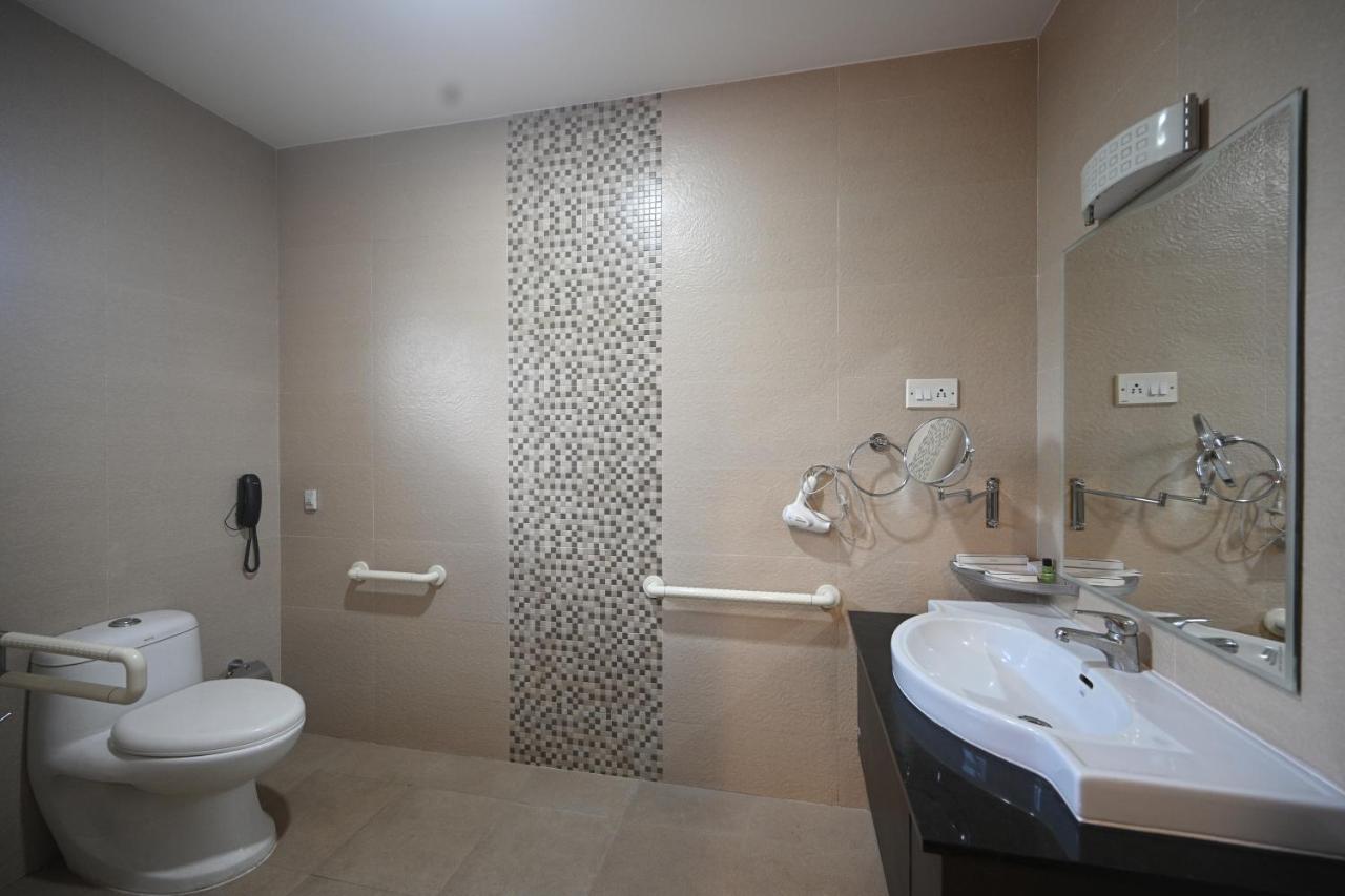Hotel Bhagavath Gardens Chengannur Kültér fotó