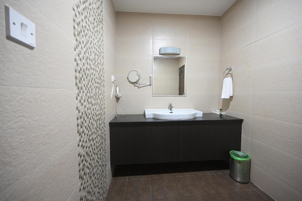 Hotel Bhagavath Gardens Chengannur Kültér fotó