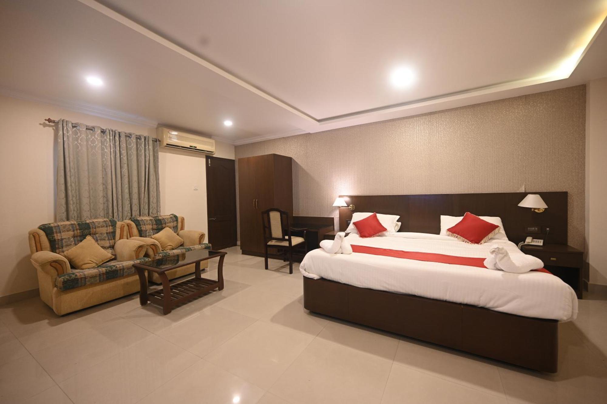 Hotel Bhagavath Gardens Chengannur Kültér fotó